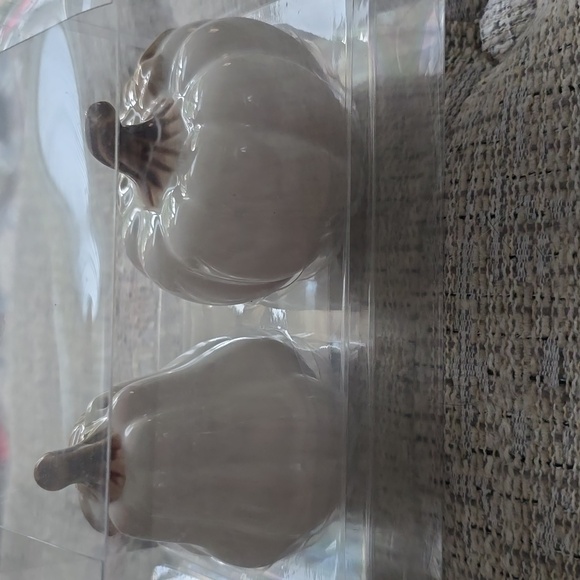 LINDEN STREET BRAND PUMPKIN SALT AND PEPPER SHAKERS - Picture 10 of 16